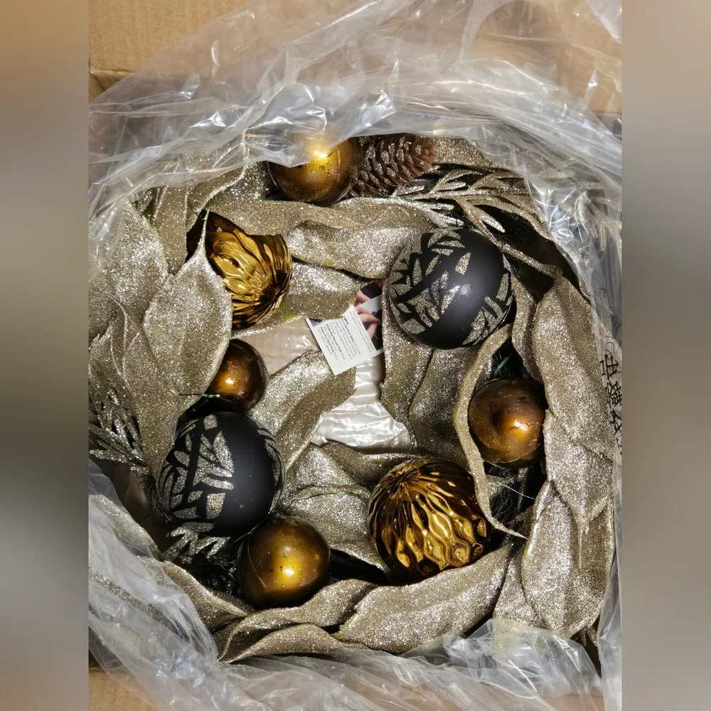 Decorbyhannah Christmas Wreaths for Front Door, 24 inch Prelit Christmas Wreaths